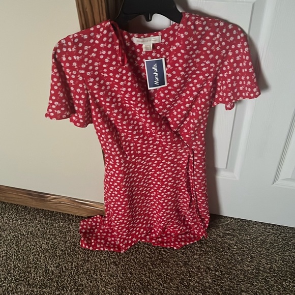 Cute summer dress. Brand new with tags. - Picture 1 of 3